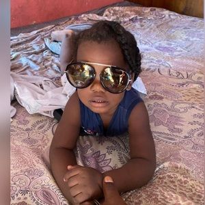 Meet your Posher, Destine